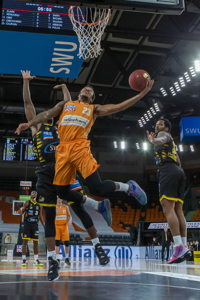 通过引入具 通过引入具