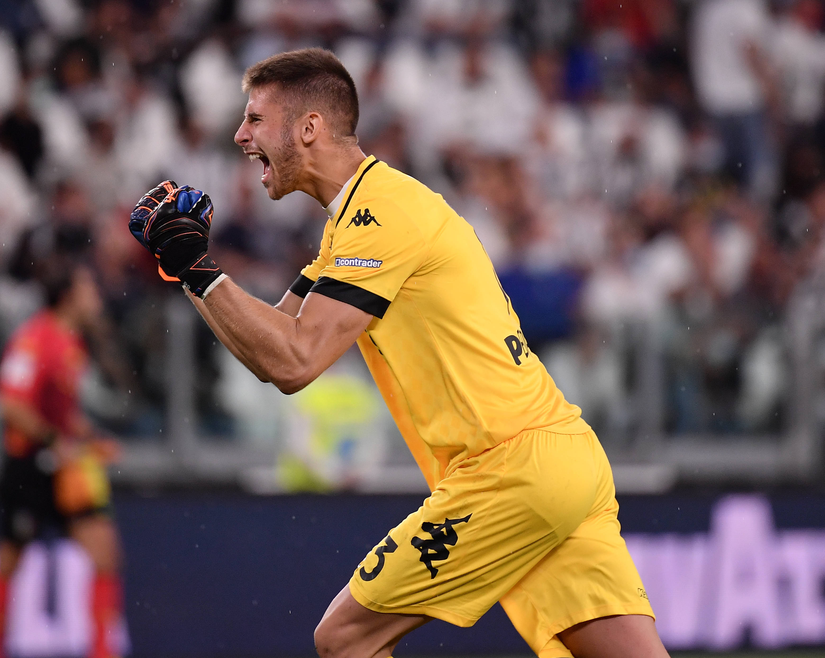 持着攻防两 持着攻防两